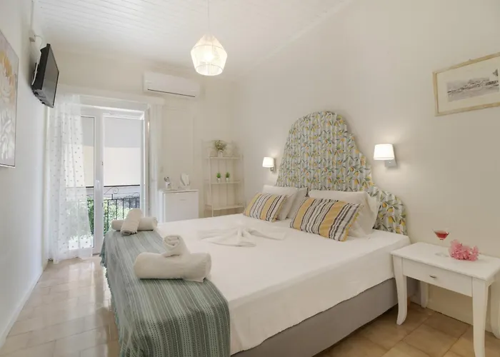 M2 Guest house Nikiana